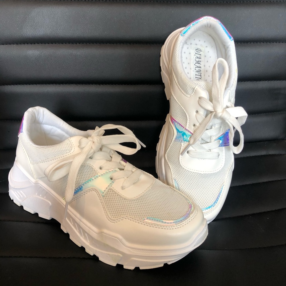 CHUNKY WHITE SNEAKERS